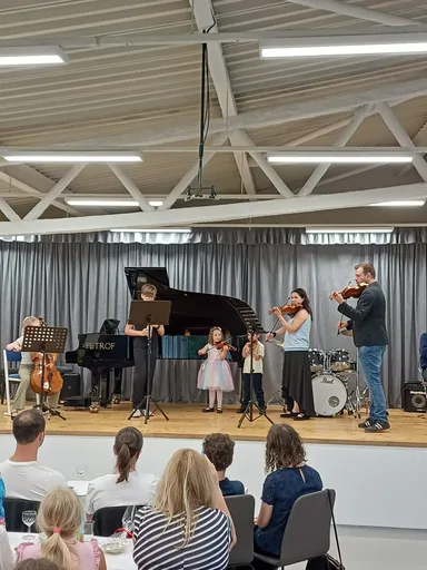 Hraje celá rodina