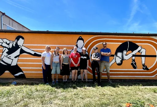 Mural na zdi areálu TJ Sokol Pardubice